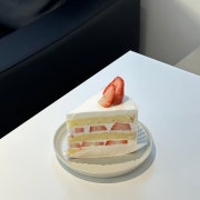 딸기생크림케이크 메뉴 사진(네이버)