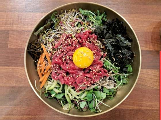 점심특선-육회비빔밥 메뉴 사진(네이버)
