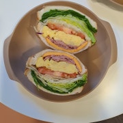 햄치즈오믈렛 샌드위치 메뉴 사진(네이버)