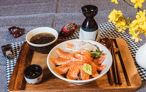 사케동(생연어덮밥) 메뉴 사진(네이버)