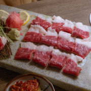 투쁠 차돌사시미 메뉴 사진(네이버)