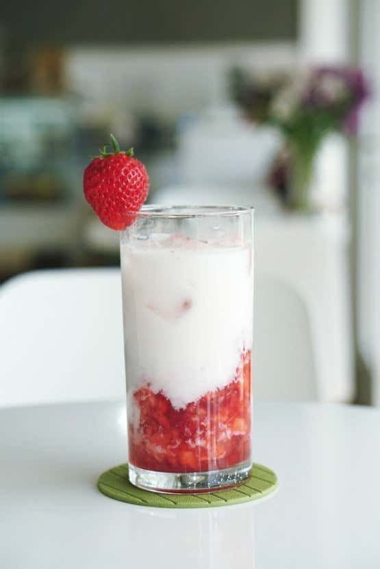 딸기라떼(ice) 메뉴 사진(네이버)