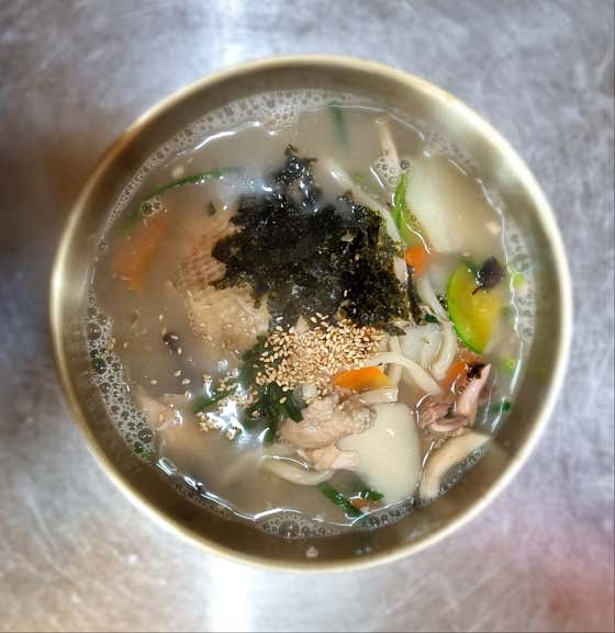 능이 닭칼국수 메뉴 사진(네이버)