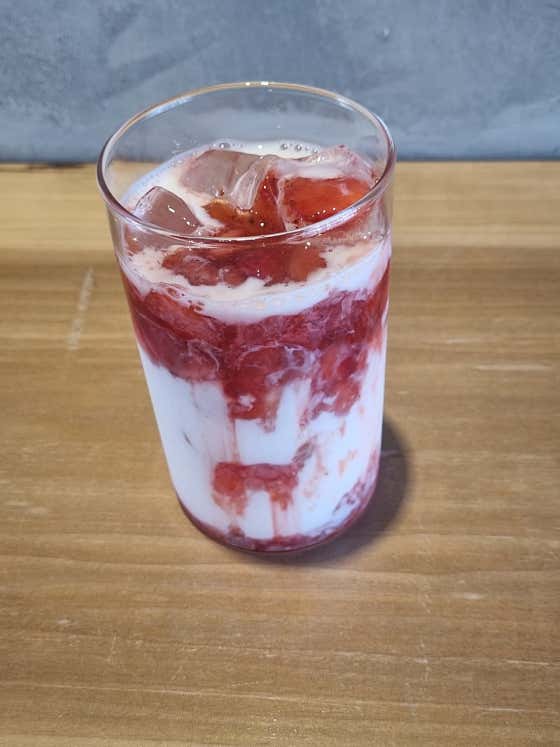 수제딸기라떼 메뉴 사진(네이버)