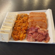김두베스(김치+두부+베이컨+스팸) 메뉴 사진(네이버)
