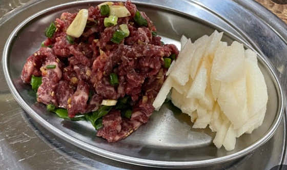 한우 육회 150g 메뉴 사진(네이버)