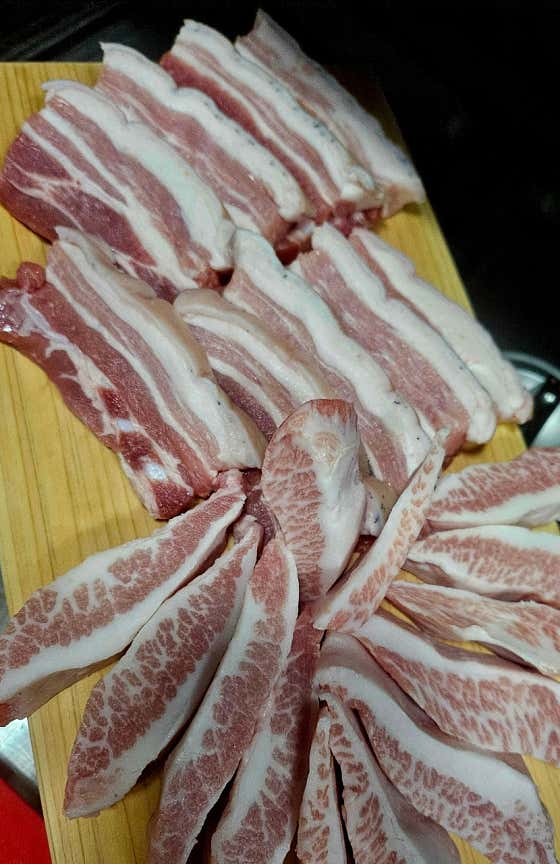 흑돼지 오겹살(200g) 메뉴 사진(네이버)