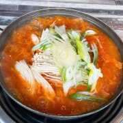 생고기김치찌개 메뉴 사진(네이버)