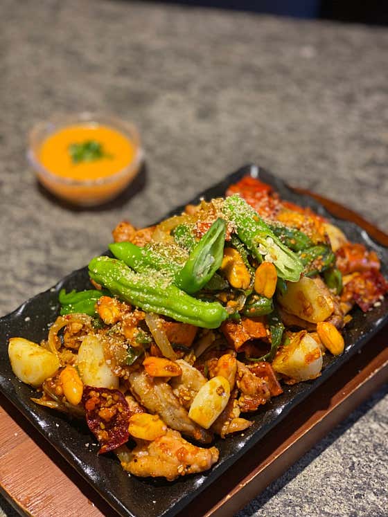 닭목살 철판 구이 메뉴 사진(네이버)