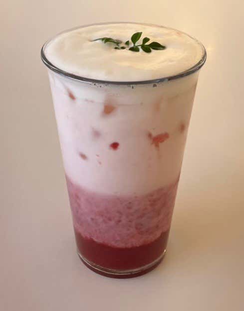 딸기라떼 (ONLY ICE) 메뉴 사진(네이버)