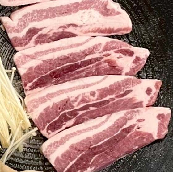 1등급 한돈 생 삼겹살 100g 메뉴 사진(네이버)