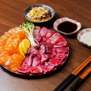 한우생고기+숙성연어300g 메뉴 사진(네이버)