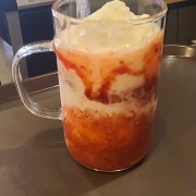 레알딸기. 요거트 스무디 메뉴 사진(네이버)