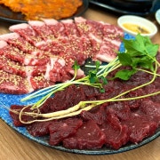 생고기+생차돌박이사시미 메뉴 사진(네이버)
