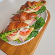 크루와상 샌드위치 메뉴 사진(네이버)