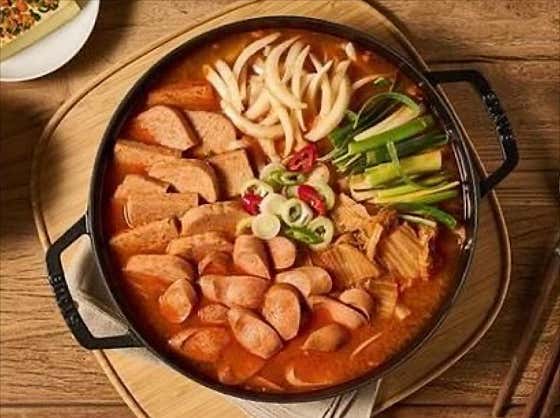 돼지김치&햄폭탄부대 찌개 메뉴 사진(네이버)