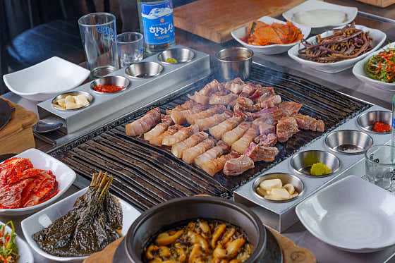 전복돌솥밥4인세트 메뉴 사진(네이버)