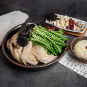 능이닭백숙 세트(도토리묵,김치전) 메뉴 사진(네이버)