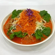 새콤달콤 산더미처럼 나오는 쟁반막국수 메뉴 사진(네이버)