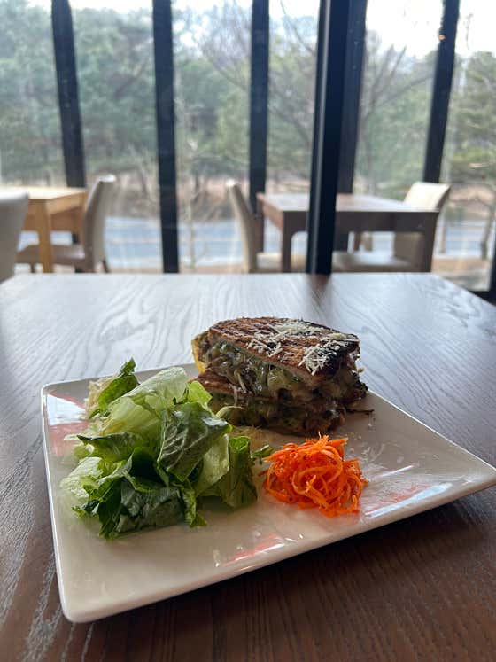 수제생바질 버섯그릴파니니 메뉴 사진(네이버)