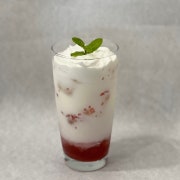 딸기 라테 메뉴 사진(네이버)