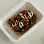 바질토마토 오픈샌드위치 메뉴 사진(네이버)