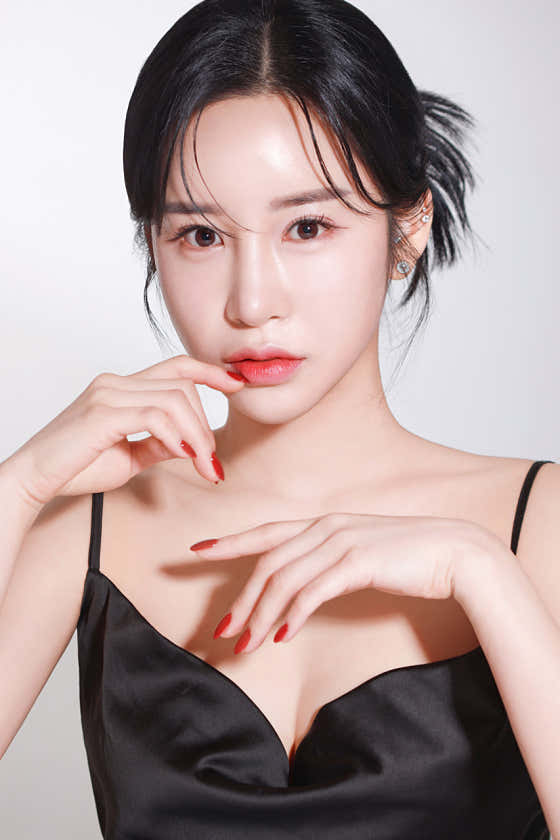 로와스튜디오 with 로와그라피
