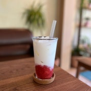 딸기라떼 메뉴 사진(네이버)