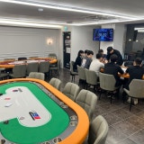 헤즈업홀덤펍 수원역점 가게 사진 4