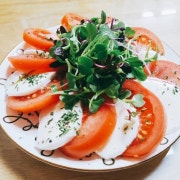 생연어 카프레제 메뉴 사진(네이버)