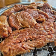 돼지양념갈비(250g) 메뉴 사진(네이버)