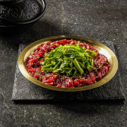 무려! 치마살을 사용한 미나리 육회 메뉴 사진(네이버)