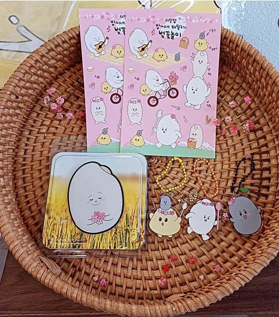 굿즈 메뉴 사진(네이버)