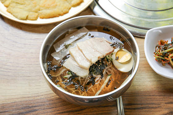 수육 물막국수 메뉴 사진(네이버)
