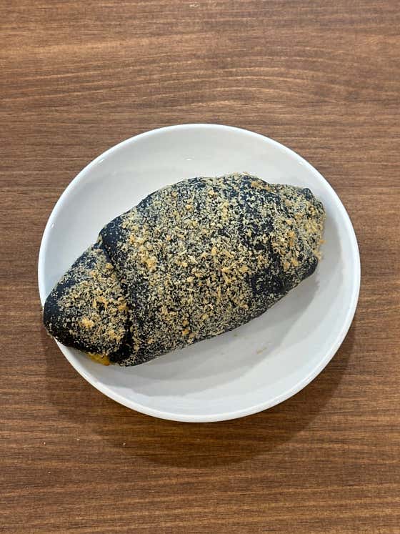먹물쏘시지소금빵 메뉴 사진(네이버)