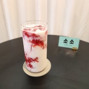 딸기라떼 메뉴 사진(네이버)