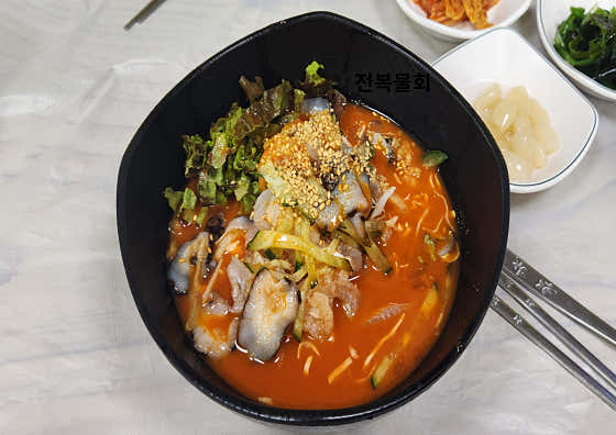 항아리 해물 물회 메뉴 사진(네이버)