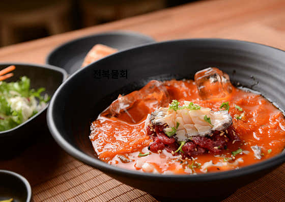 항아리 전복 물회 메뉴 사진(네이버)