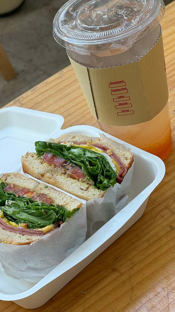 BLT 베이글샌드위치 메뉴 사진(네이버)