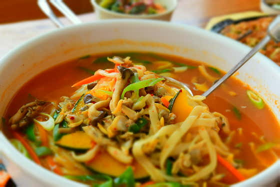 깐바지락얼큰칼국수 메뉴 사진(네이버)
