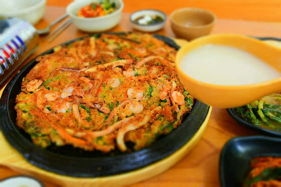 따끈따끈한 철판 해물파전 메뉴 사진(네이버)