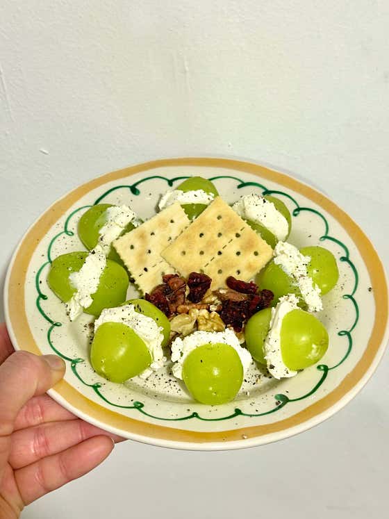 샤인머스켓크림치즈 메뉴 사진(네이버)