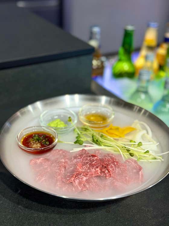 1++투플 한우육사시미 메뉴 사진(네이버)