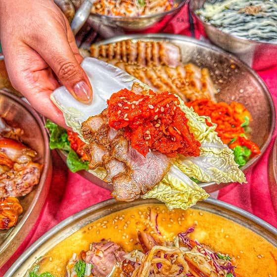 삼겹살을 푹 삶아 부들부들"옴그보쌈” 메뉴 사진(네이버)