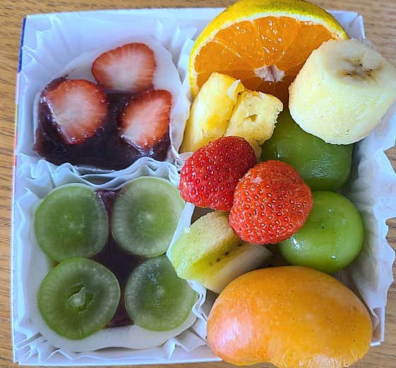 과일모찌도시락 모찌반쪽 2개 과일 메뉴 사진(네이버)