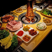NEW!육회 스테이크주먹고기 훈제오리 메뉴 사진(네이버)