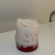 딸기라떼 메뉴 사진(네이버)