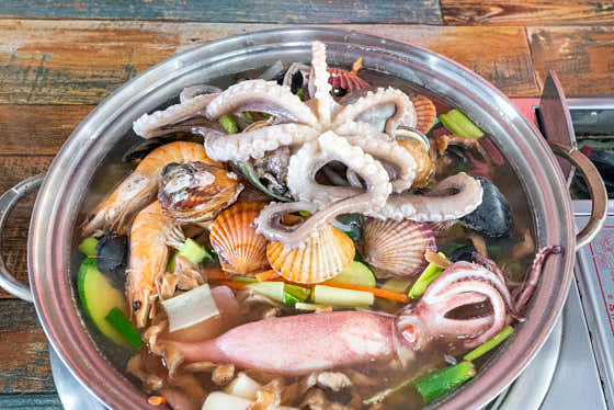 도토리 바지락손칼국수