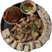 두부 김치 고기 삼합 메뉴 사진(네이버)