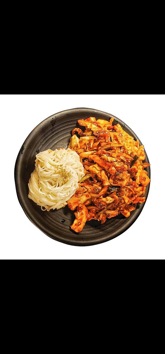 오징어 야채무침 + 소면 메뉴 사진(네이버)